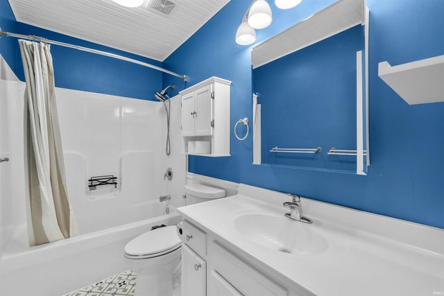8730 Snowgoose Lane, Fort Wayne, IN 46825