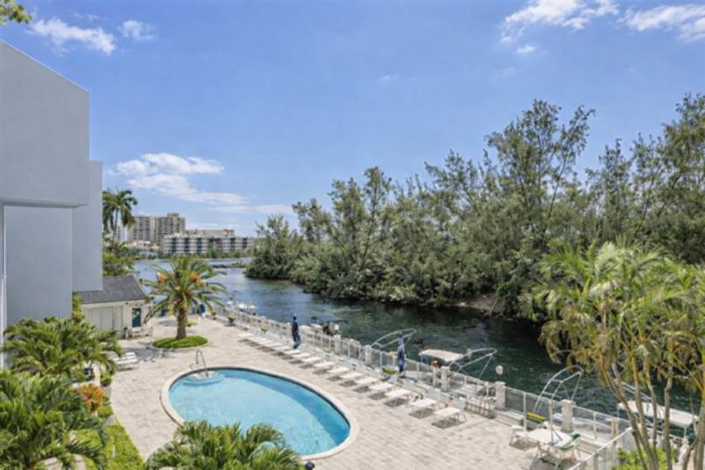 2850 NE 14th Street Causeway 107, Pompano Beach, FL 33062