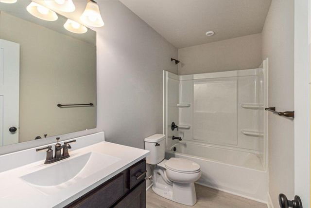 945 Ridgetop Circle, Kalamazoo, MI 49009