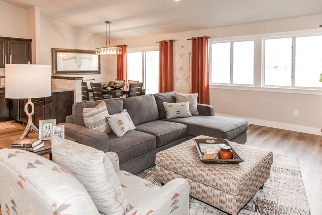 945 Ridgetop Circle, Kalamazoo, MI 49009