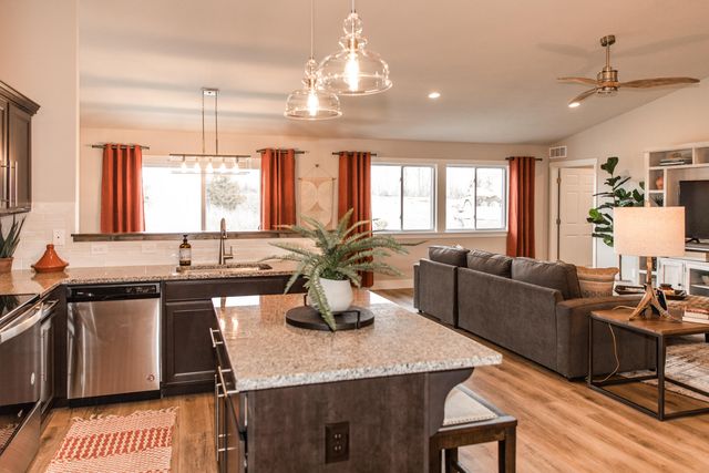 945 Ridgetop Circle, Kalamazoo, MI 49009