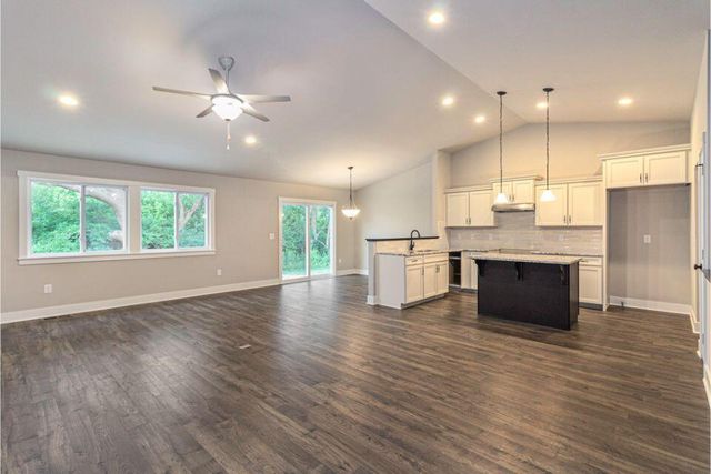 945 Ridgetop Circle, Kalamazoo, MI 49009