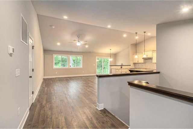 945 Ridgetop Circle, Kalamazoo, MI 49009
