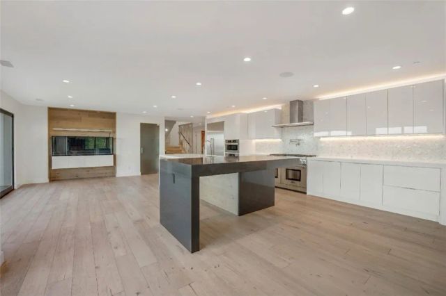 4326 Coronet Drive, Encino, CA 91316