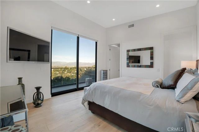 4326 Coronet Drive, Encino, CA 91316