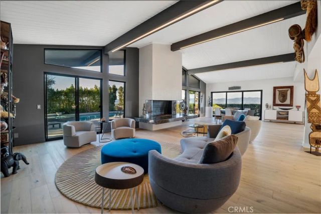 4326 Coronet Drive, Encino, CA 91316