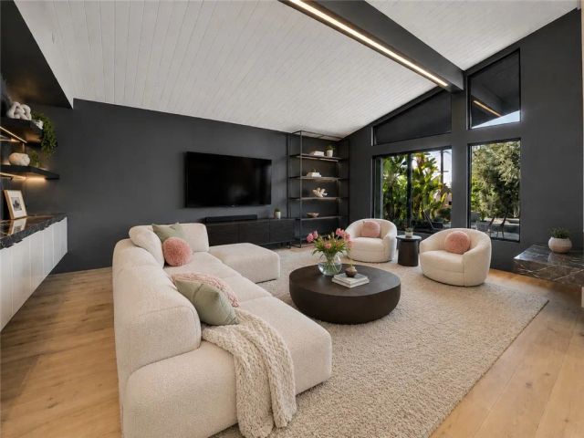 4326 Coronet Drive, Encino, CA 91316