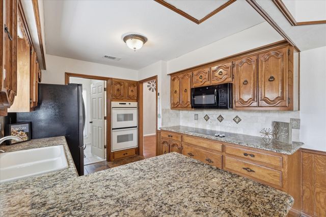1000 Oxfordshire Drive, Carrollton, TX 75007