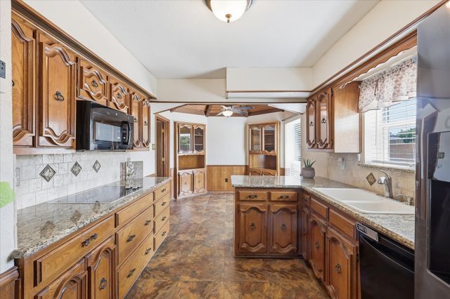 1000 Oxfordshire Drive, Carrollton, TX 75007