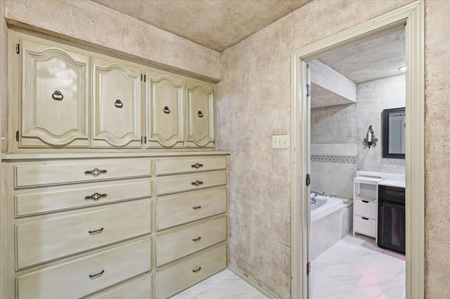 1000 Oxfordshire Drive, Carrollton, TX 75007