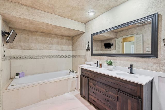 1000 Oxfordshire Drive, Carrollton, TX 75007