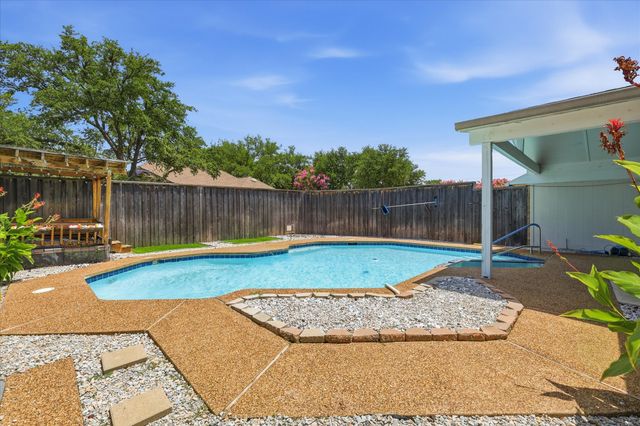 1000 Oxfordshire Drive, Carrollton, TX 75007
