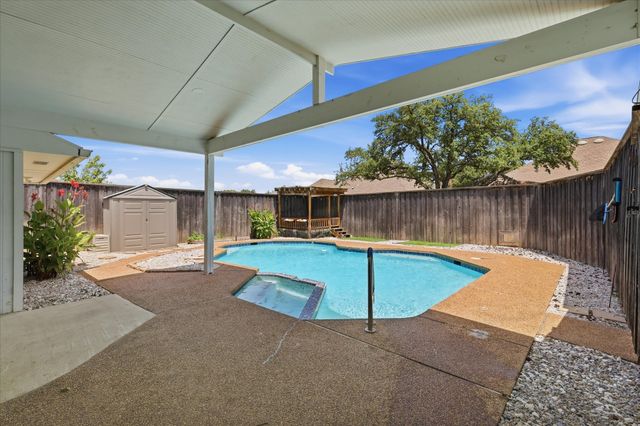 1000 Oxfordshire Drive, Carrollton, TX 75007