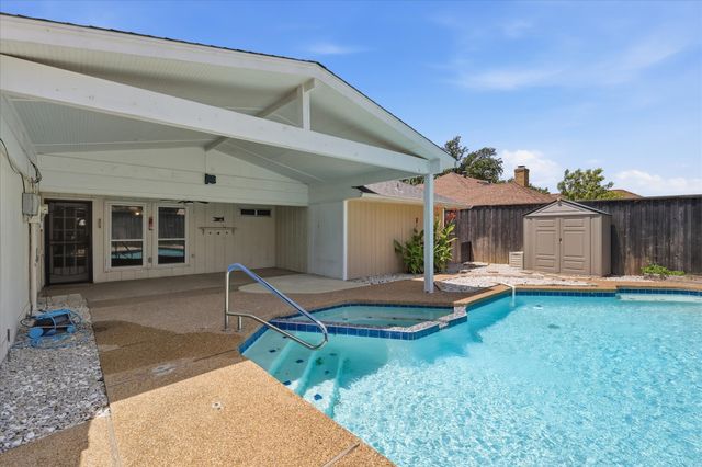 1000 Oxfordshire Drive, Carrollton, TX 75007