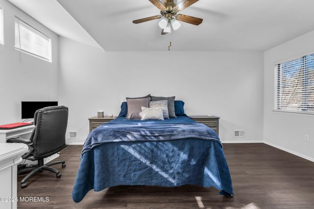 21 Dawn Court, Tinton Falls, NJ 07724