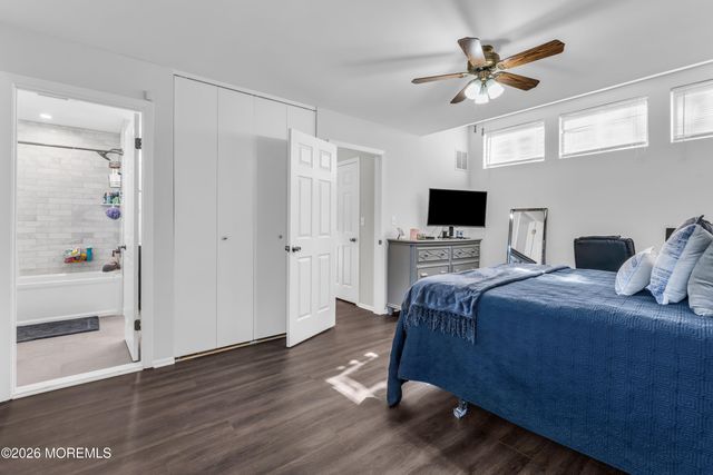 21 Dawn Court, Tinton Falls, NJ 07724