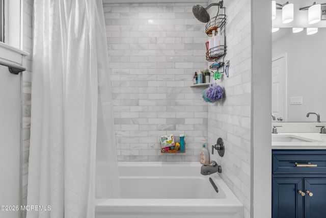 21 Dawn Court, Tinton Falls, NJ 07724