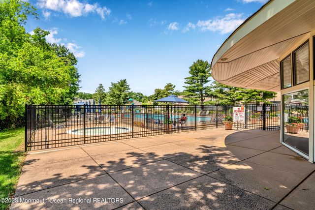 21 Dawn Court, Tinton Falls, NJ 07724