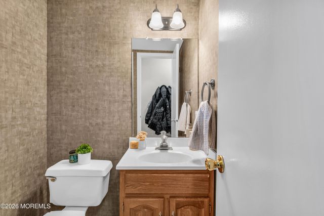 21 Dawn Court, Tinton Falls, NJ 07724