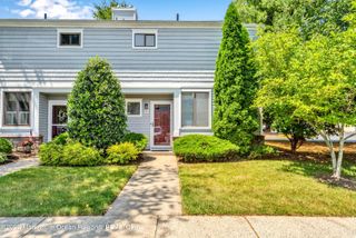 21 Dawn Court, Tinton Falls, NJ 07724