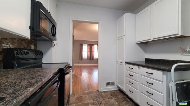 854 S 48th Street, Lincoln, NE 68510