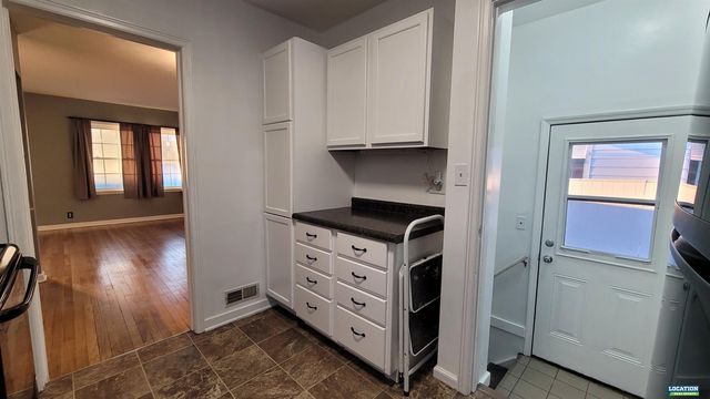 854 S 48th Street, Lincoln, NE 68510