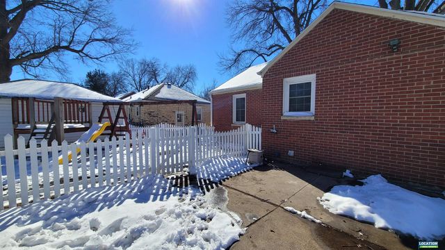854 S 48th Street, Lincoln, NE 68510