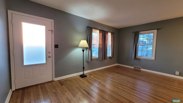 854 S 48th Street, Lincoln, NE 68510