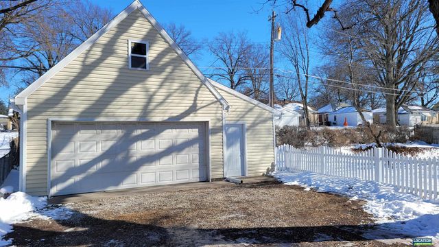 854 S 48th Street, Lincoln, NE 68510