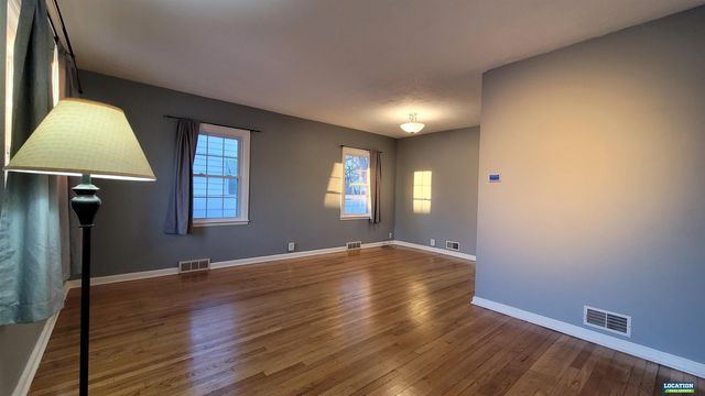 854 S 48th Street, Lincoln, NE 68510