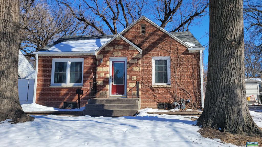 854 S 48th Street, Lincoln, NE 68510