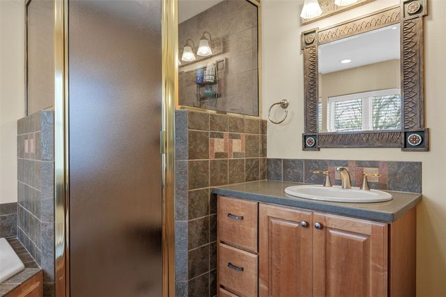 3991 NE Roberts Ridge, Iowa City, IA 52240