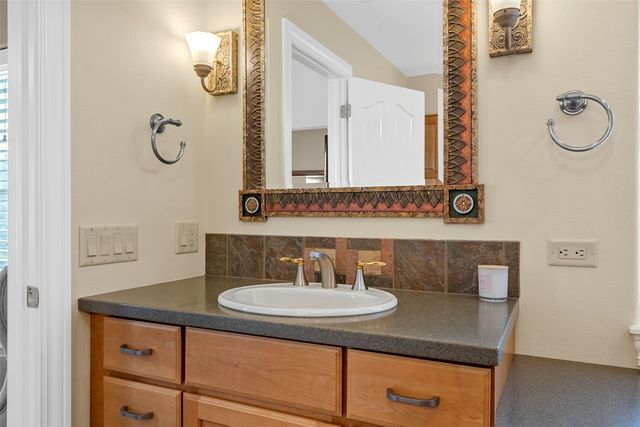 3991 NE Roberts Ridge, Iowa City, IA 52240