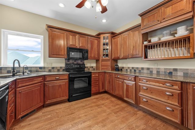 3991 NE Roberts Ridge, Iowa City, IA 52240