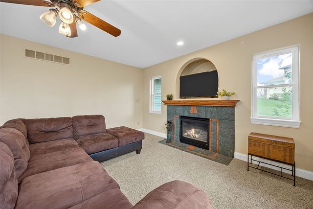 3991 NE Roberts Ridge, Iowa City, IA 52240