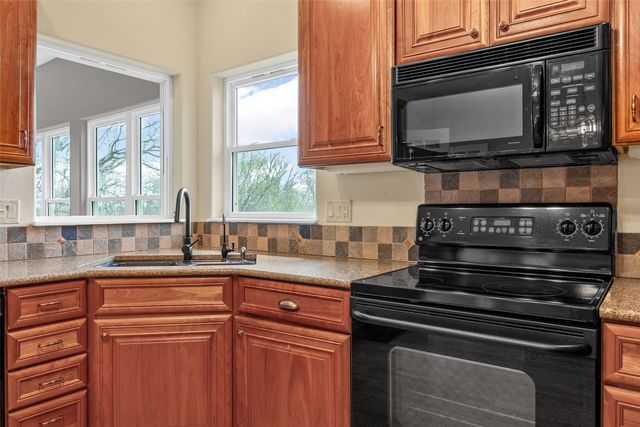 3991 NE Roberts Ridge, Iowa City, IA 52240