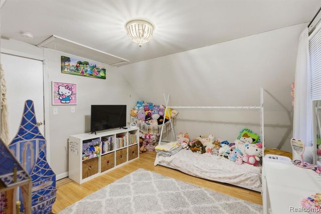 22646 Stephens Street, Saint Clair Shores, MI 48080