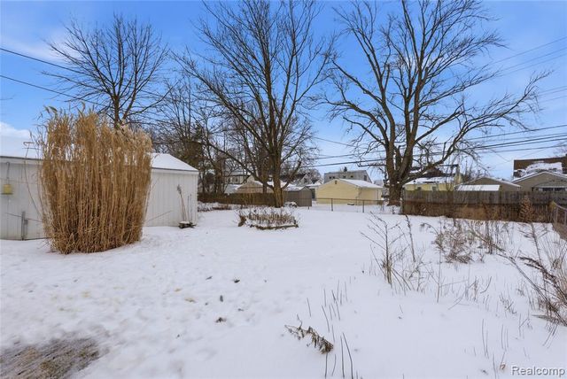 22646 Stephens Street, Saint Clair Shores, MI 48080