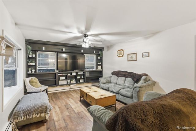 22646 Stephens Street, Saint Clair Shores, MI 48080