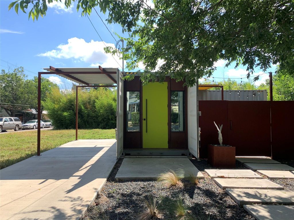 718 Hardeman ST, Lockhart, TX 78644