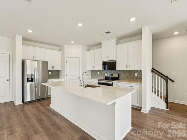 9005 Foggy Brook Loop 0129, Charlotte, NC 28216