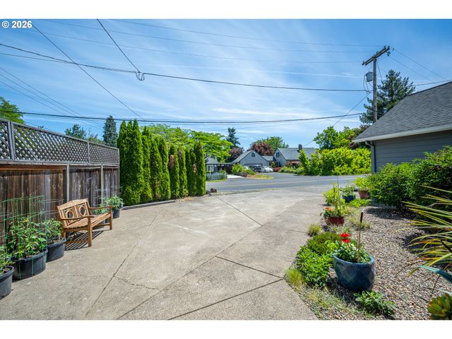 355 RIVER LOOP 2, Eugene, OR 97404