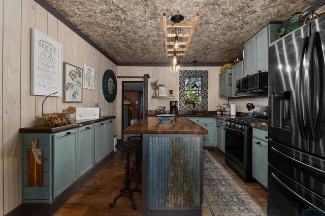 11437 County Road 3136 D, Mount Enterprise, TX 75681