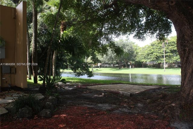 6713 Kingsmoor Way 6713, Miami Lakes, FL 33014