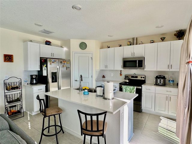 993 CALICO POINTE CIRCLE, Groveland, FL 34736