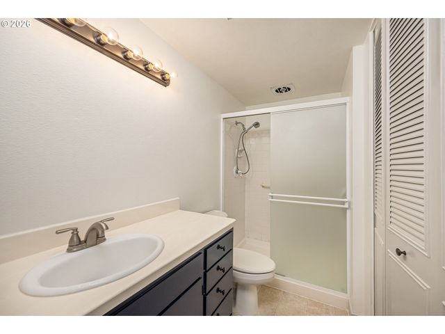 67 WESTBROOK Way, Eugene, OR 97405