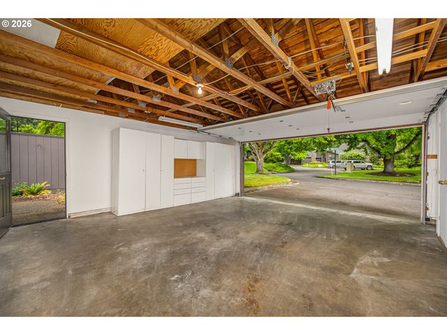 67 WESTBROOK Way, Eugene, OR 97405