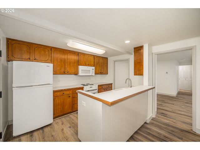 67 WESTBROOK Way, Eugene, OR 97405