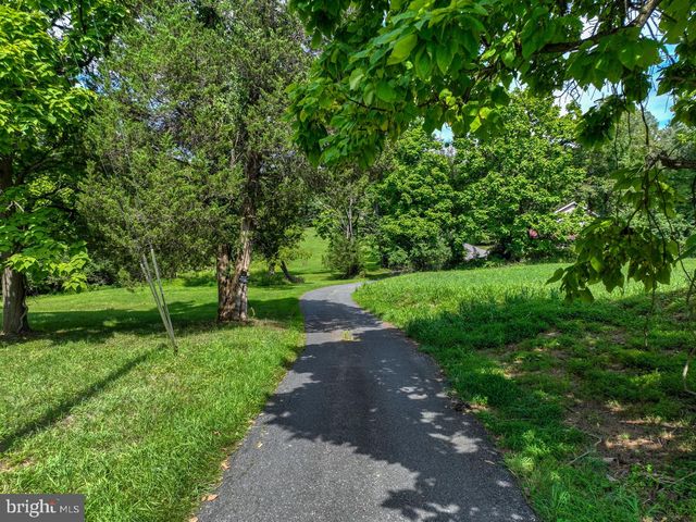 100 ESHELMAN LN, Mohnton, PA 19540