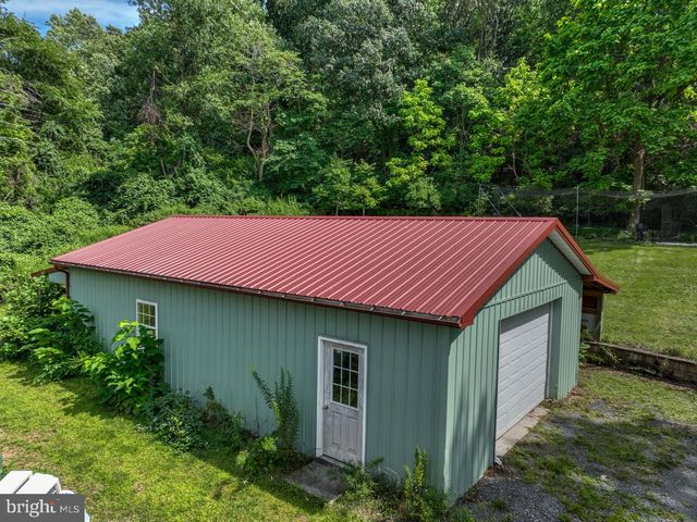 100 ESHELMAN LN, Mohnton, PA 19540